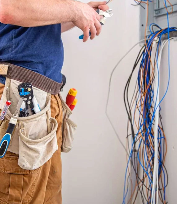 Nos électriciens se déplacent rapidement dans le 92400