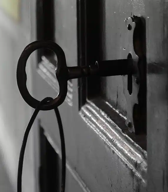 Serrure ancienne sécurisée